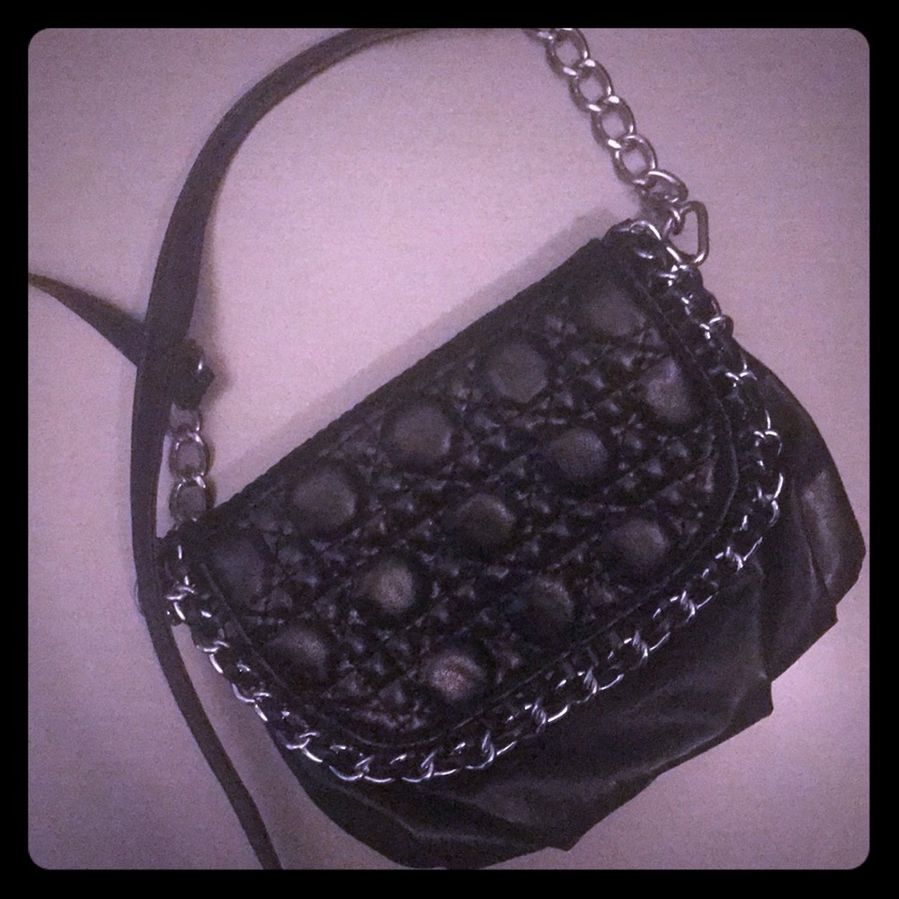 Black quilted mini crossbody w silver chain accent